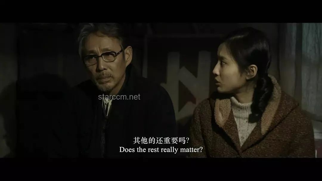 **双面人生：解析“晚上我是杀人保洁，白天却是受人欺负小白花”的心理与行为**